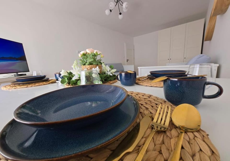 Living room, Food, Breakfast, Lunch, Dinner