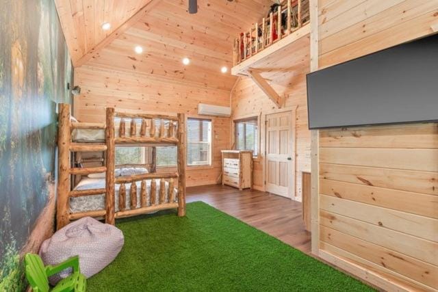 Near Dollywood Resort Amenities Included Chalet in Pigeon Forge