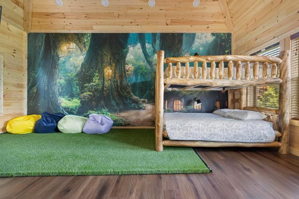 Near Dollywood Resort Amenities Included Chalet in Pigeon Forge