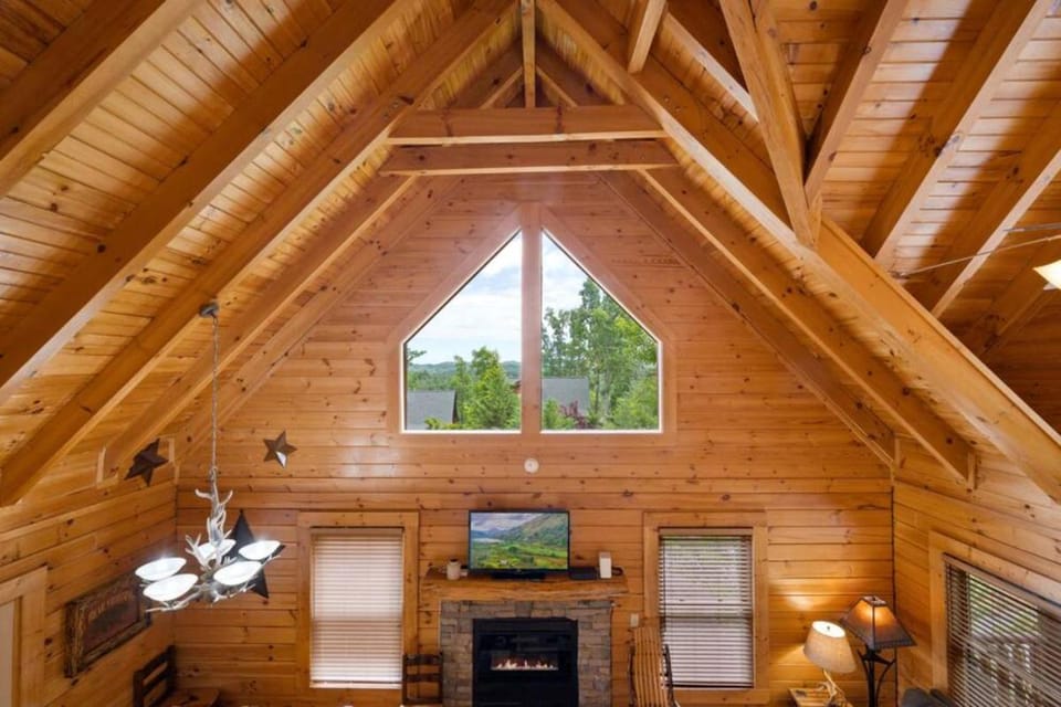 Mountain Sunrise by Avada Properties House in Pigeon Forge