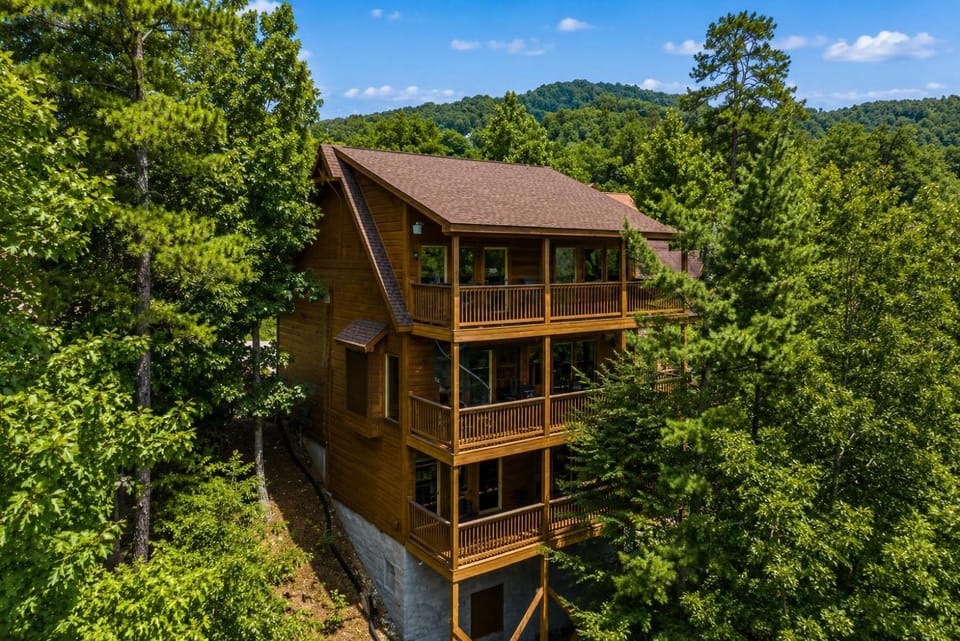 A Perfect Getaway, free tickets, no catch! Chalet in Pigeon Forge