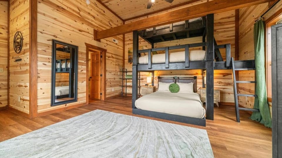 Jericho Way- luxe retreat indoor pool theater room House in Sevierville