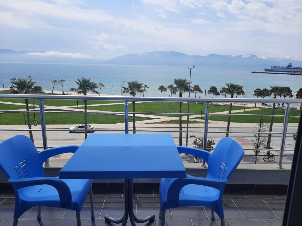 Natural landscape, Balcony/Terrace, Sea view