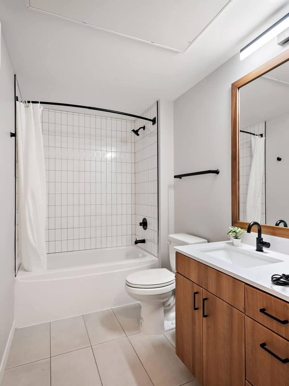 DT UMN New 1BD GYM Rooftop Free Parking Apartment in Minneapolis