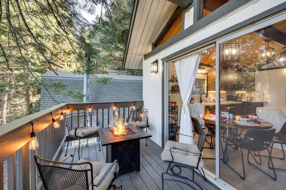 Modern Lake Arrowhead Retreat: 3 Mi to Village House in Lake Arrowhead