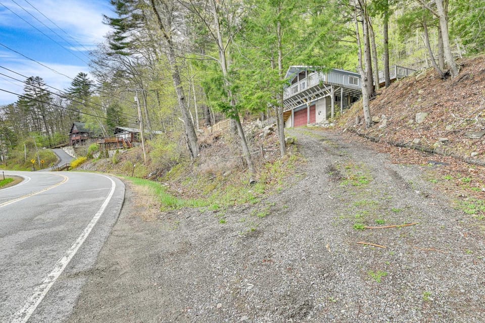 Lake-View Cabin w/ Furnished Deck in Hadley! Cabin in Great Sacandaga Lake