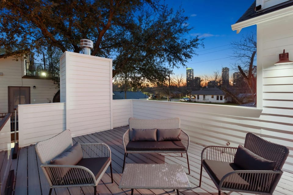 Gated 5 Bedroom Walkable to East Austin House in Austin