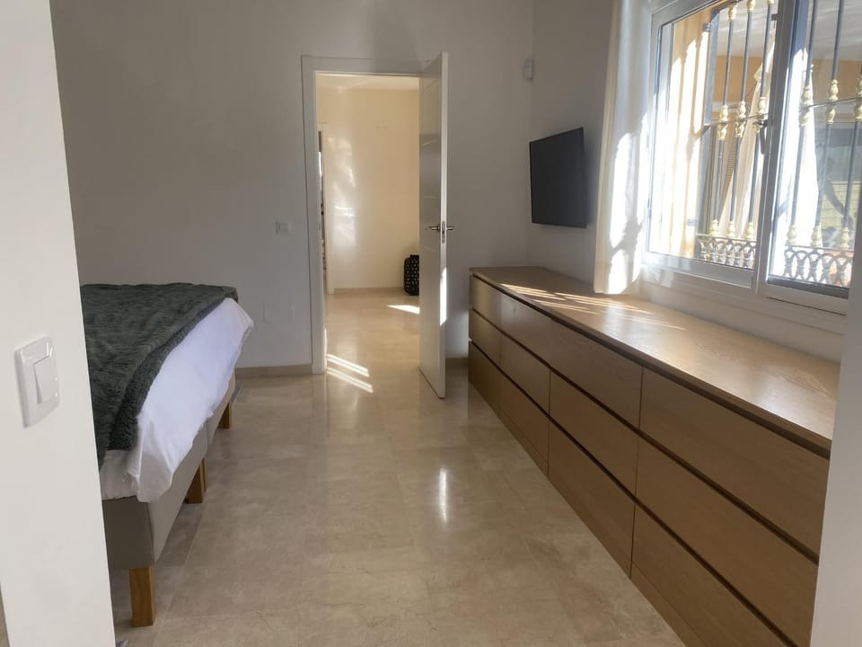 Photo of the whole room, Bedroom