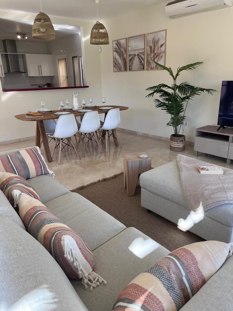 Living room, Dining area
