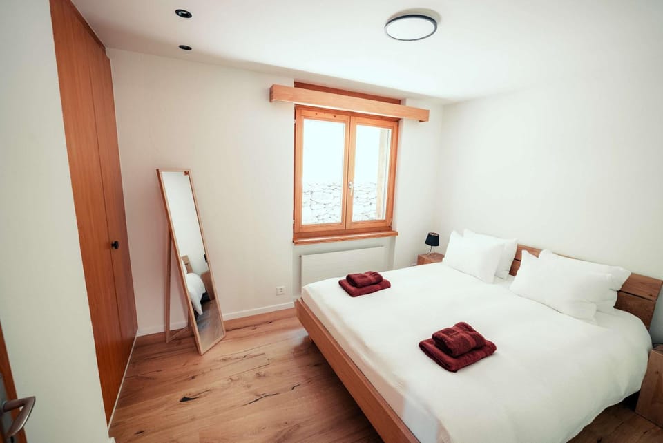 Bed, Photo of the whole room, Bedroom, towels