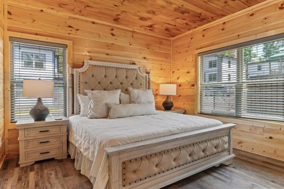 Moonlight Pines by Avada Properties House in Pigeon Forge