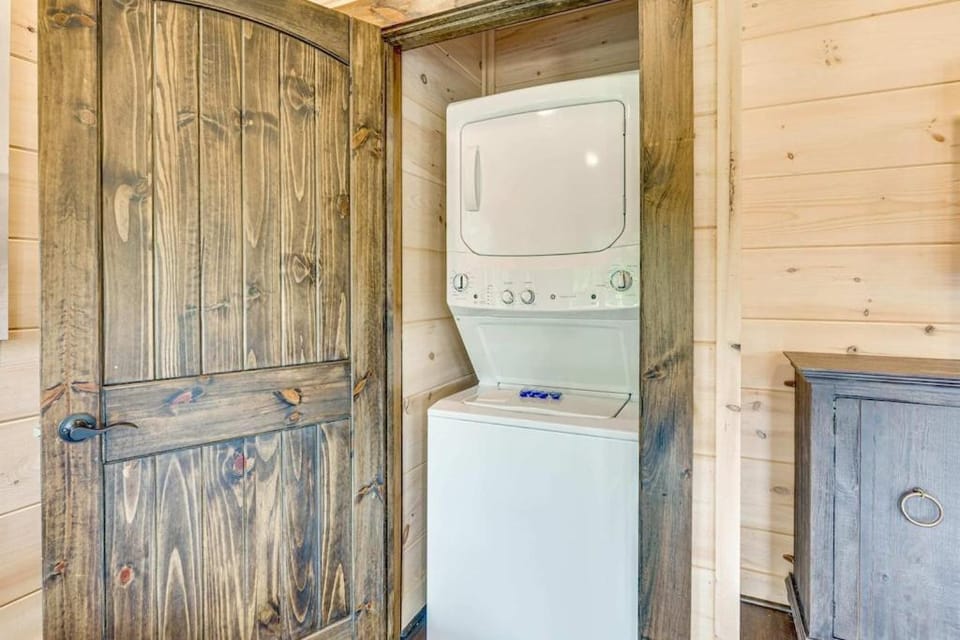 Misty Mountain Stop by Avada Properties House in Sevierville