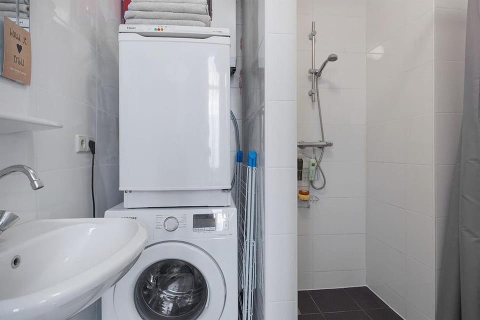 Shower, Bathroom, washing machine, dryer