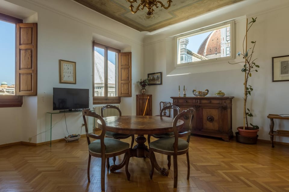Living room, Landmark view