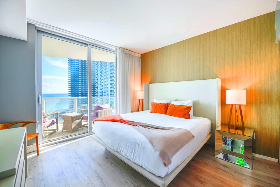 Bed, Seating area, Bedroom
