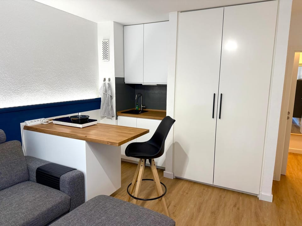 Kitchen or kitchenette, Dining area, wardrobe