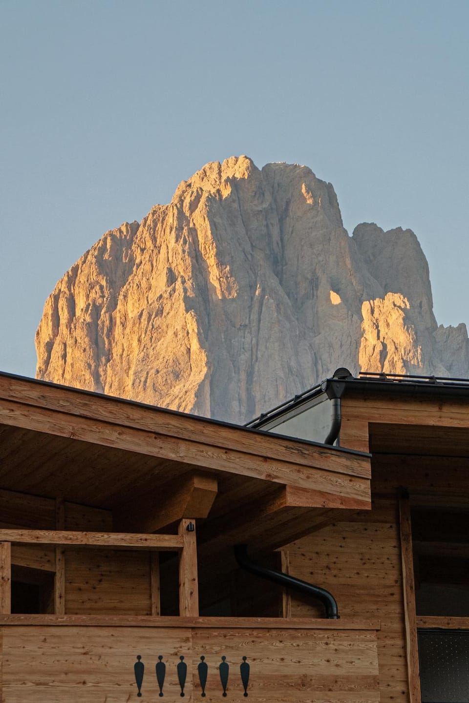 Property building, Day, Natural landscape, Mountain view