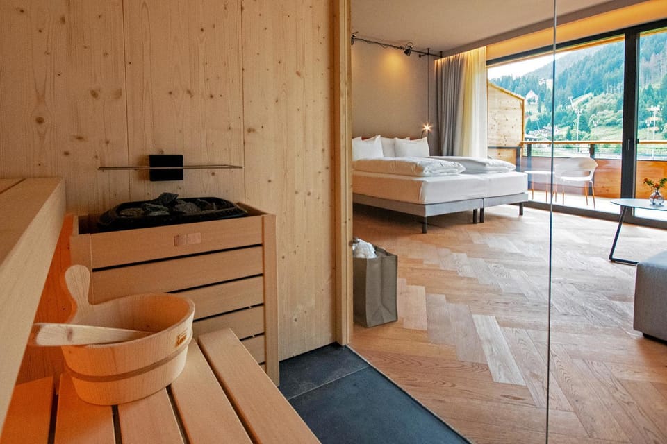 Bed, Sauna, View (from property/room), Balcony/Terrace, Photo of the whole room, Bedroom, furniture