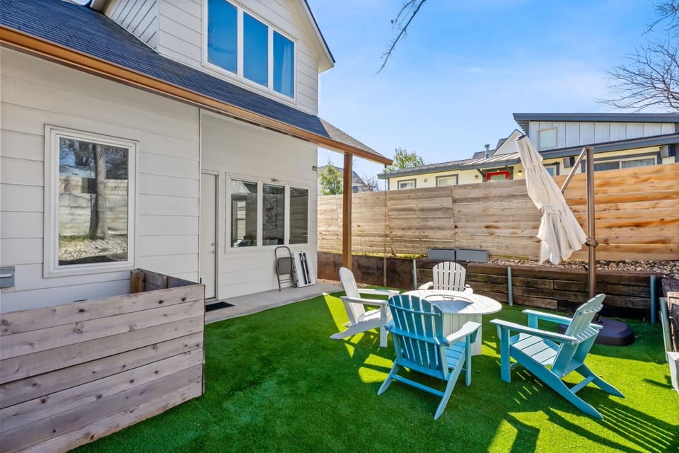 Trendy 3 bedroom in South Austin Pet Friendly House in South Congress