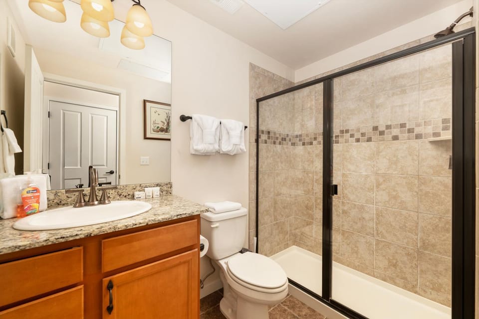 Shower, Toilet, Bathroom, towels