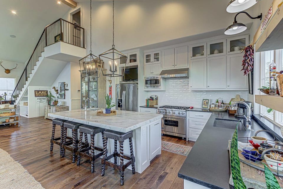 Immaculate Waterfront Family Home for 16 w Private Dock House in Kingsland