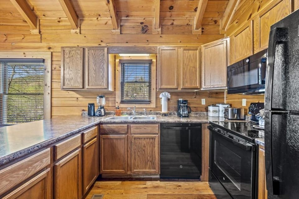 Lazy Dazy by Avada Properties House in Gatlinburg