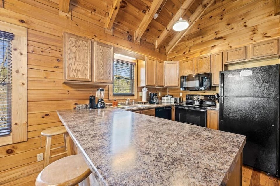 Lazy Dazy by Avada Properties House in Gatlinburg