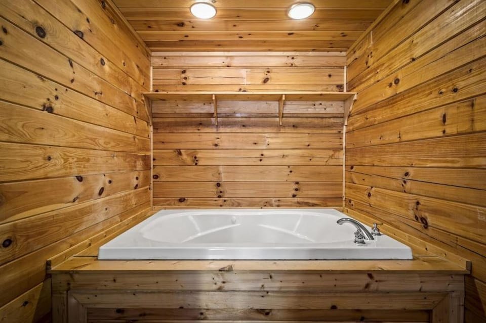 Lazy Dazy by Avada Properties House in Gatlinburg