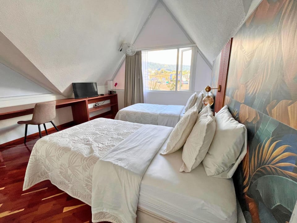 Photo of the whole room, Bedroom