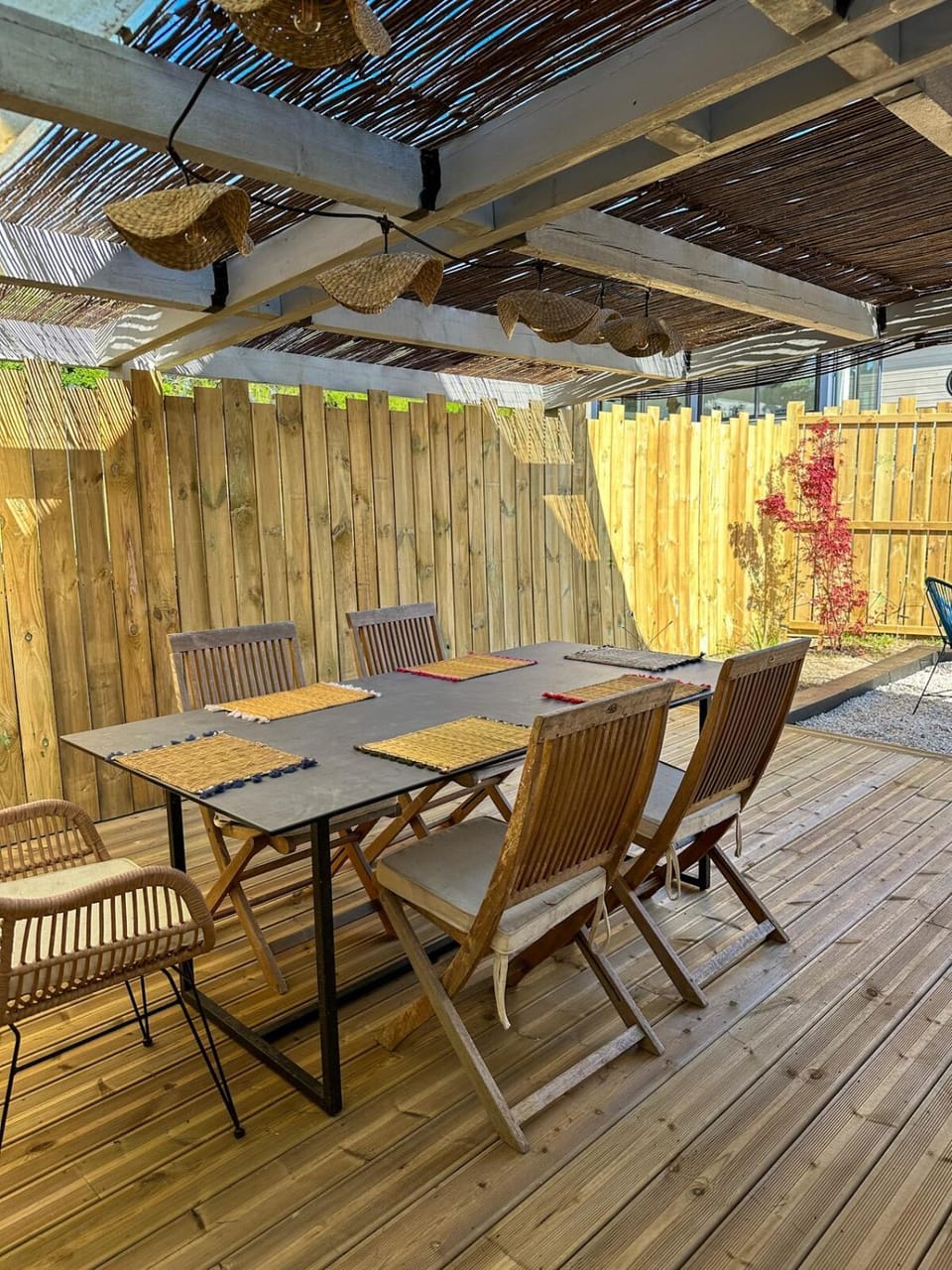Patio, Day, Balcony/Terrace, Dining area