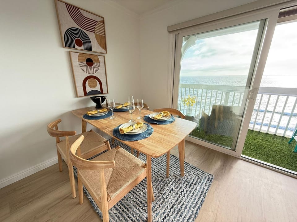 Redondo Oceanfront Gem 2BR BA Balcony & Parking 335 Apartment in Redondo Beach