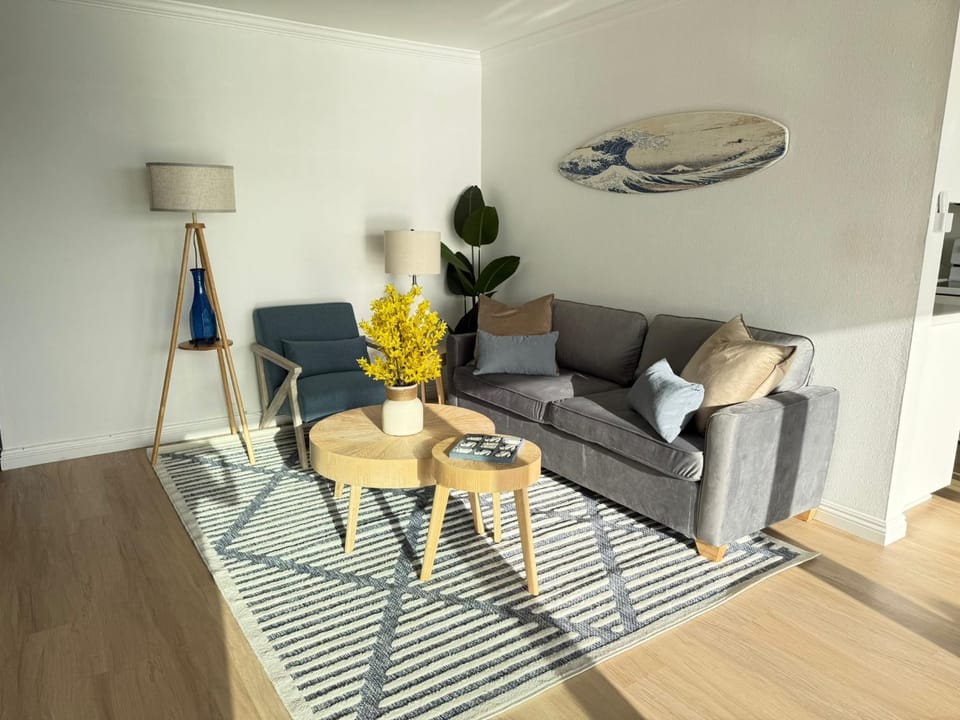 Redondo Oceanfront Gem 2BR BA Balcony & Parking 335 Apartment in Redondo Beach