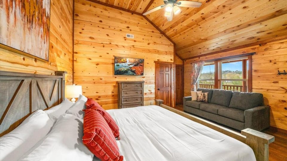 Luxe Memory Maker View Indoor Pool Games Sleeps 20 House in Sevierville