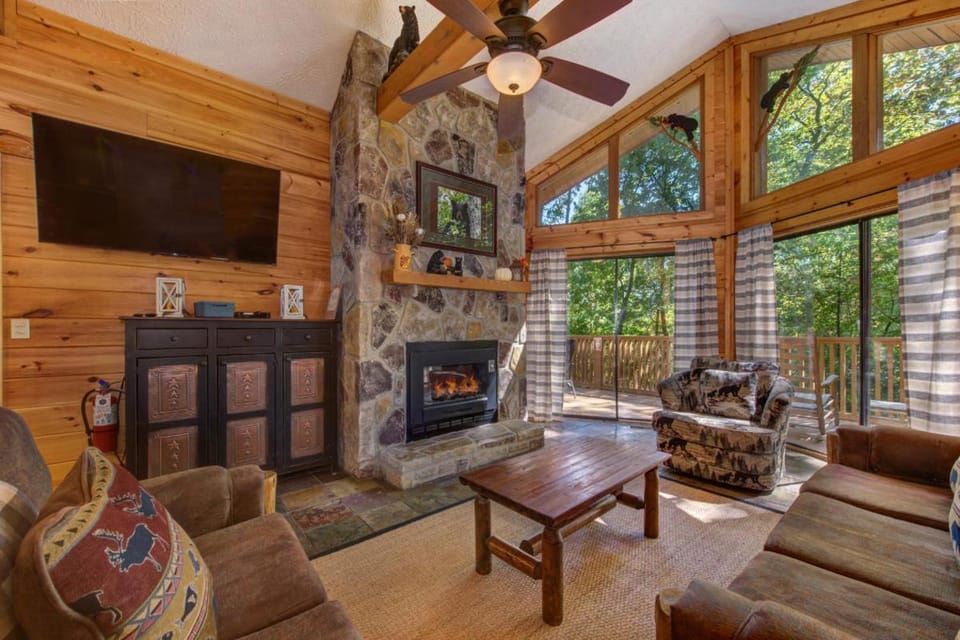 Honey Bear Hideaway by Avada Properties House in Gatlinburg