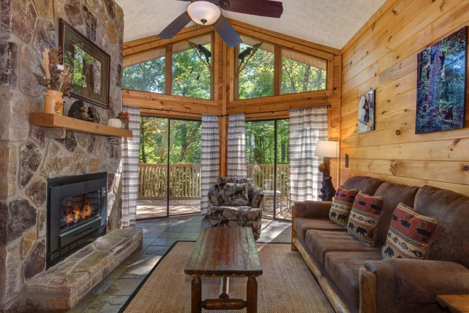 Honey Bear Hideaway by Avada Properties House in Gatlinburg