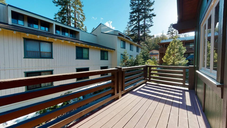 Red Slate Canyon - Modern 2-Story Condo House in Mammoth Lakes