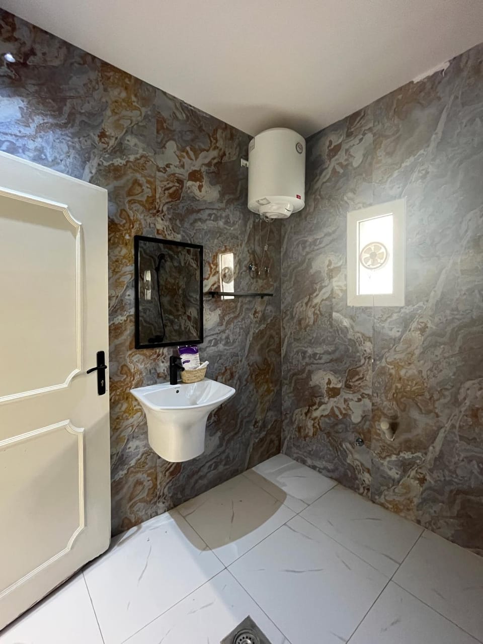 Bathroom, TV and multimedia