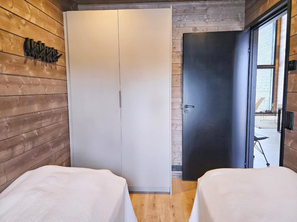 Bedroom, wardrobe