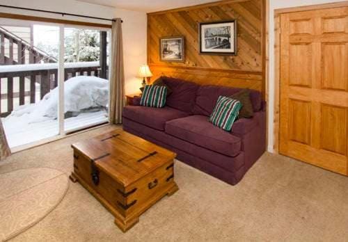 Mammoth View Villas - Shop Hike or Golf House in Mammoth Lakes