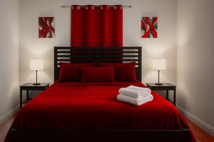Bed, Photo of the whole room, Bedroom, towels