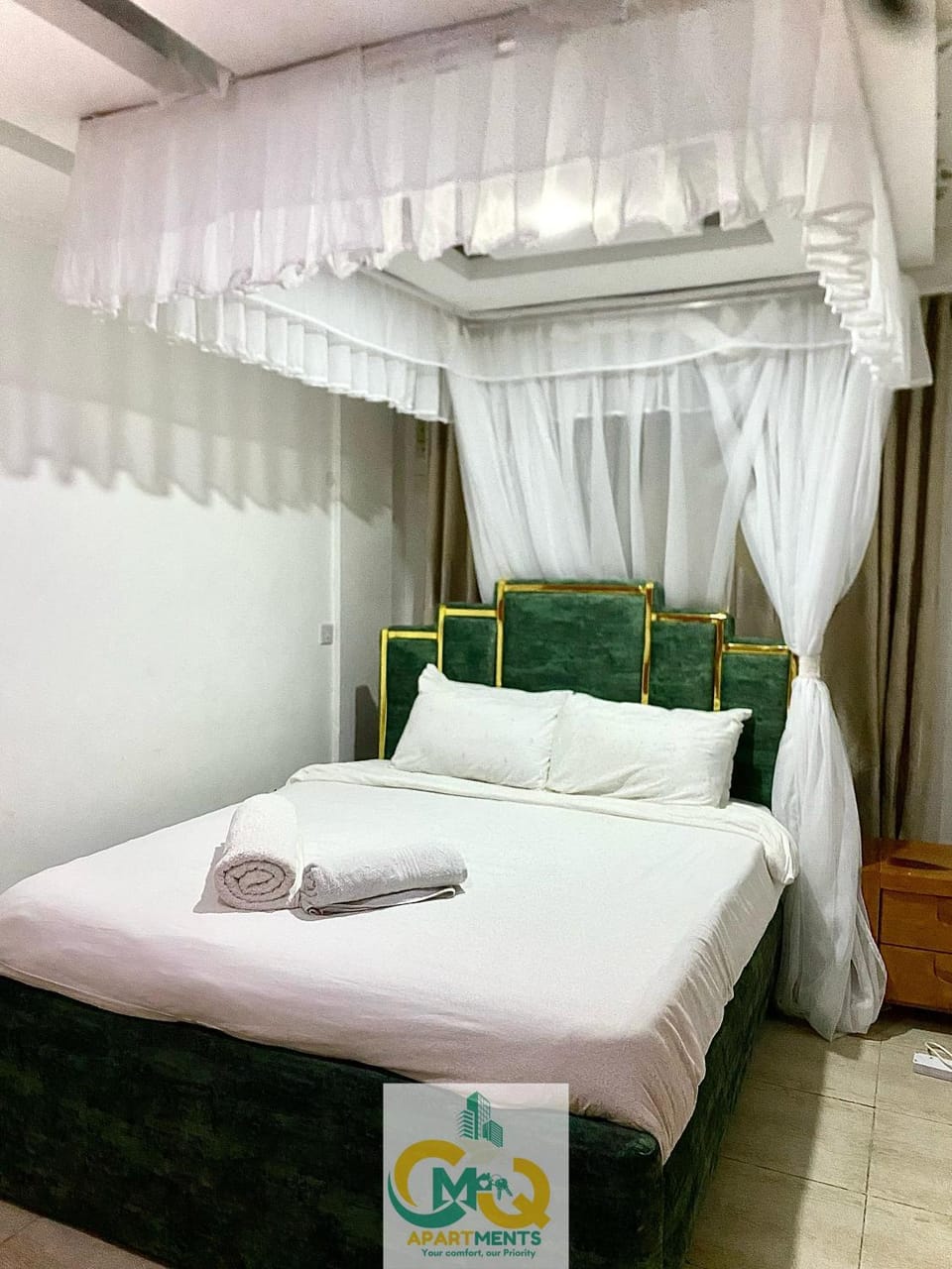 Photo of the whole room, Bedroom, towels