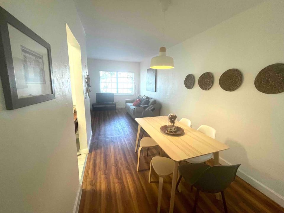 Facade/entrance, Dining area