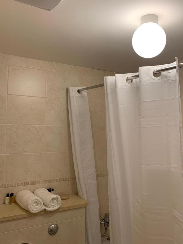 Two Bed Flat By The Beach No Parties No Events Apartment in Southend-on-Sea