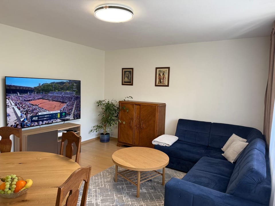 Communal lounge/ TV room, TV and multimedia, Living room, Seating area, Evening entertainment