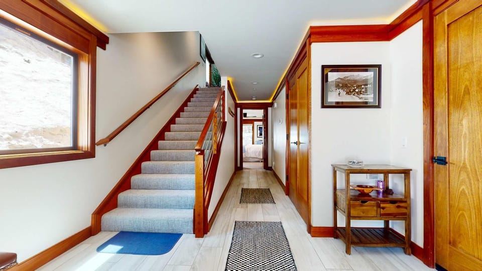Obsidian Dreaming - On the Sierra Star Golf Course House in Mammoth Lakes