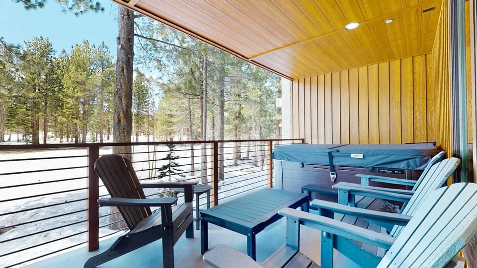 Obsidian Dreaming - On the Sierra Star Golf Course House in Mammoth Lakes