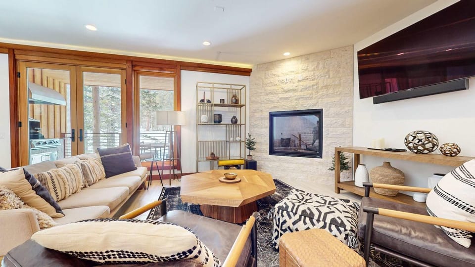 Obsidian Ski & Golf Villa - 3 BDR Prime Location House in Mammoth Lakes