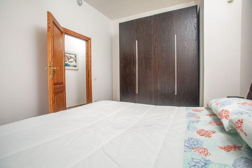 Bedroom, wardrobe