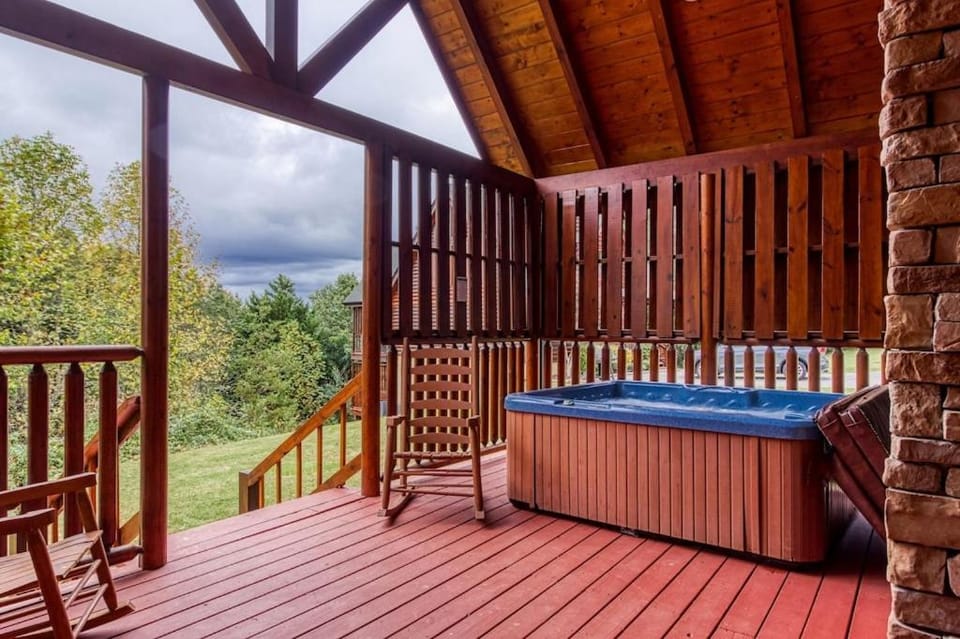 Groundhog Heaven by Avada Properties House in Pigeon Forge