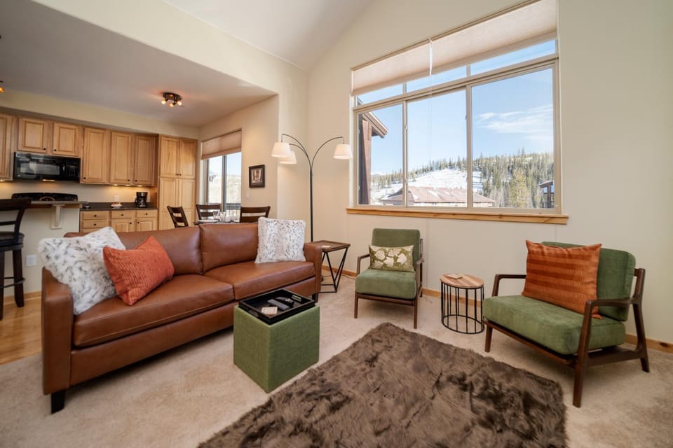 Day, Kitchen or kitchenette, Living room, Seating area, Mountain view, furniture